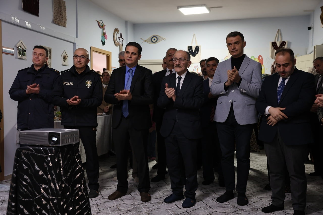 BEYŞEHİR'DE FAALİYET GÖSTEREN AİLE DESTEK VE EĞİTİM MERKEZİ (ADEM) TARAFINDAN DÜZENLENEN SERGİ VE...