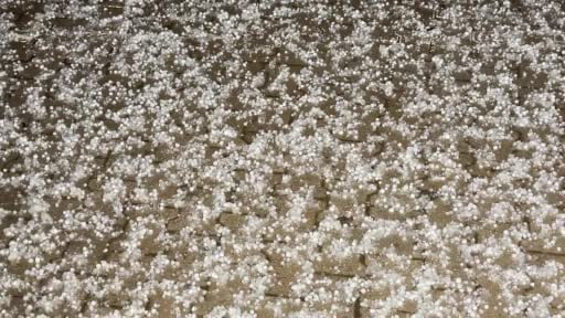 Beytüşşebap'ta dolu sonrası her yer beyaza büründü