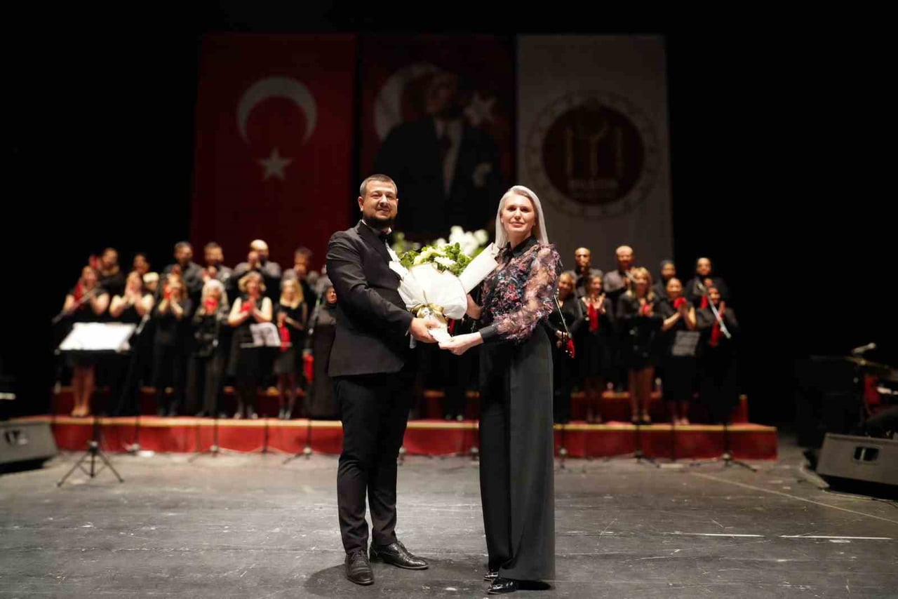 BİLECİK'TE  'SAZDAN SÖZE TÜRK HALK MÜZİĞİ KONSERİ'