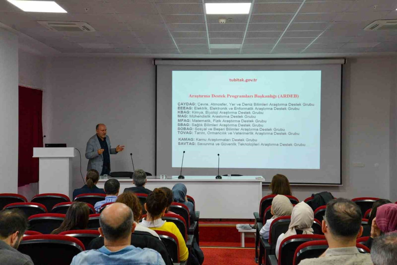 BİLECİK'TE 'TÜBİTAK PROJE YAZMA EĞİTİMİ' GERÇEKLEŞTİRİLDİ