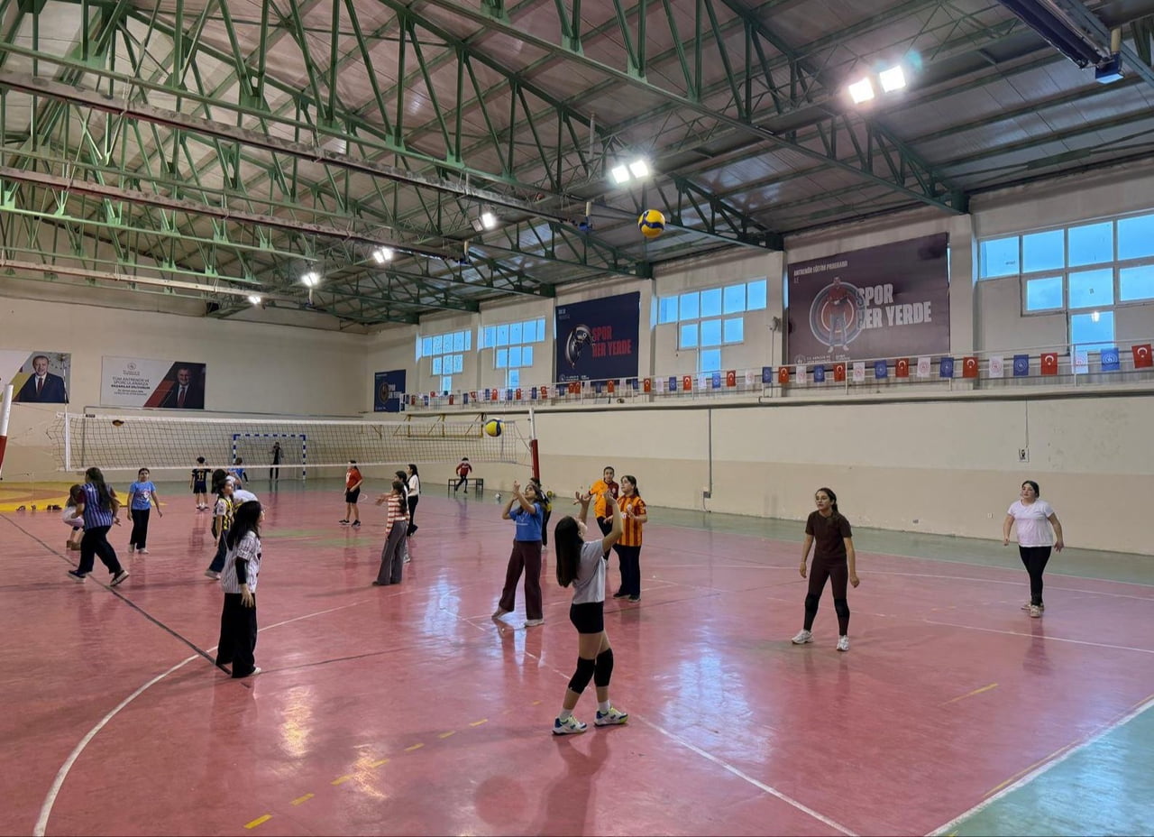 BİLECİK'TE VOLEYBOL ANTRENMANLARI DEVAM EDİYOR