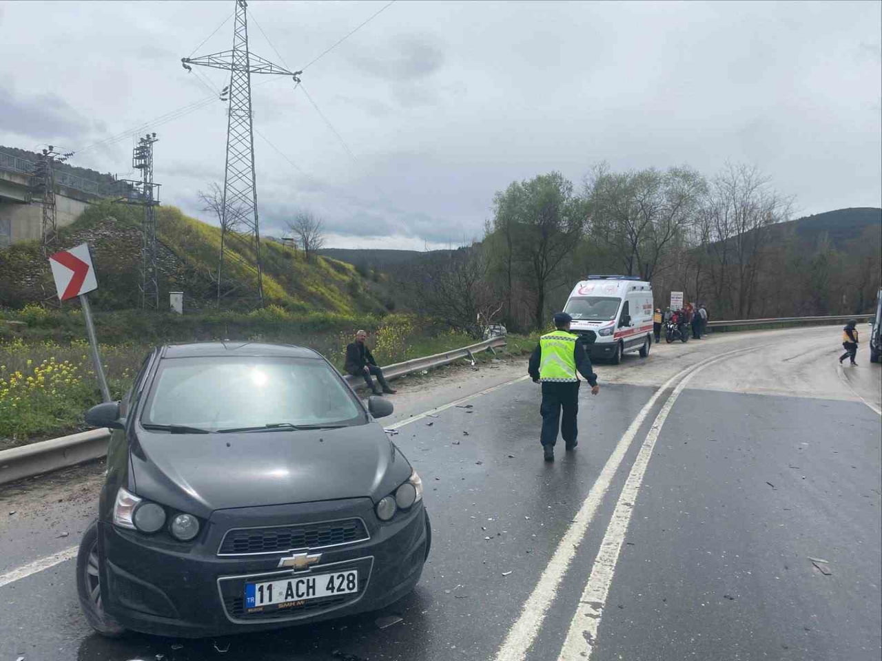 BİLECİK'TE ZİNCİRLEME TRAFİK KAZASI; 4 YARALI