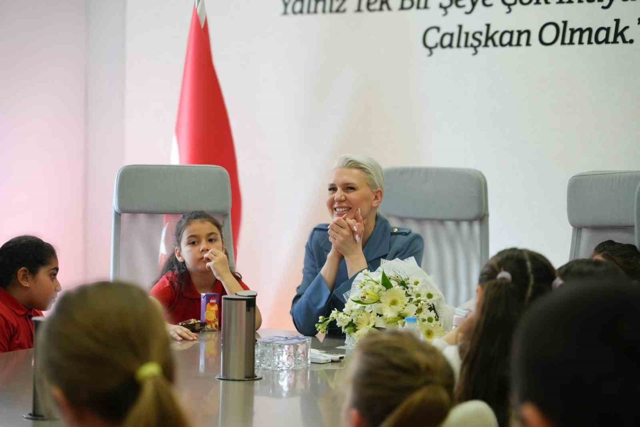 BİLECİK BELEDİYE BAŞKANI MELEK MIZRAK SUBAŞI, ŞEHİT ABDÜLHAMİT BİLGEN İLKOKULU 2/A SINIFI...