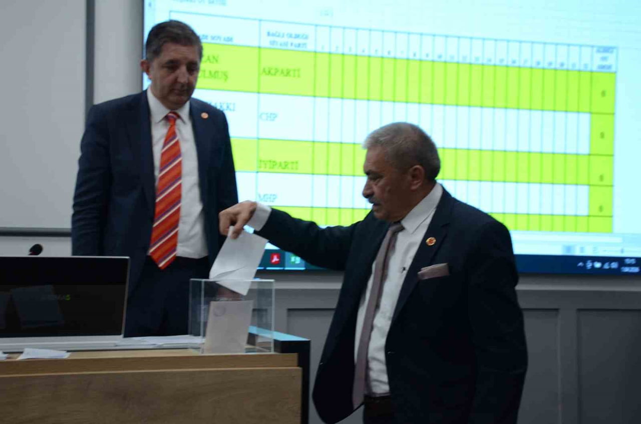 BİLECİK İL GENEL MECLİSİNDE 3 YILLIK DÖNEM İÇİN YENİDEN BAŞKANLIK SEÇİMİ YAPILDI