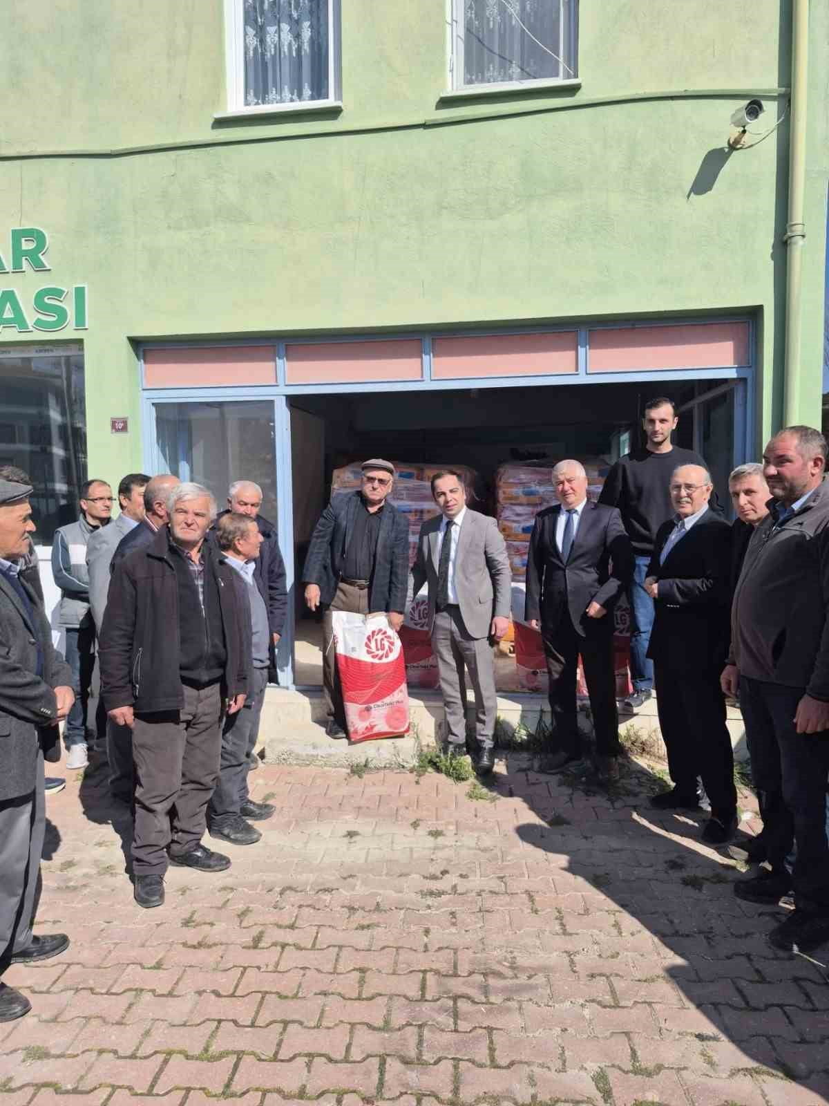 BİLECİK’TE 240 TORBA YAĞLIK AYÇİÇEĞİ TOHUMU ÜRETİCİLERE DAĞITILDI