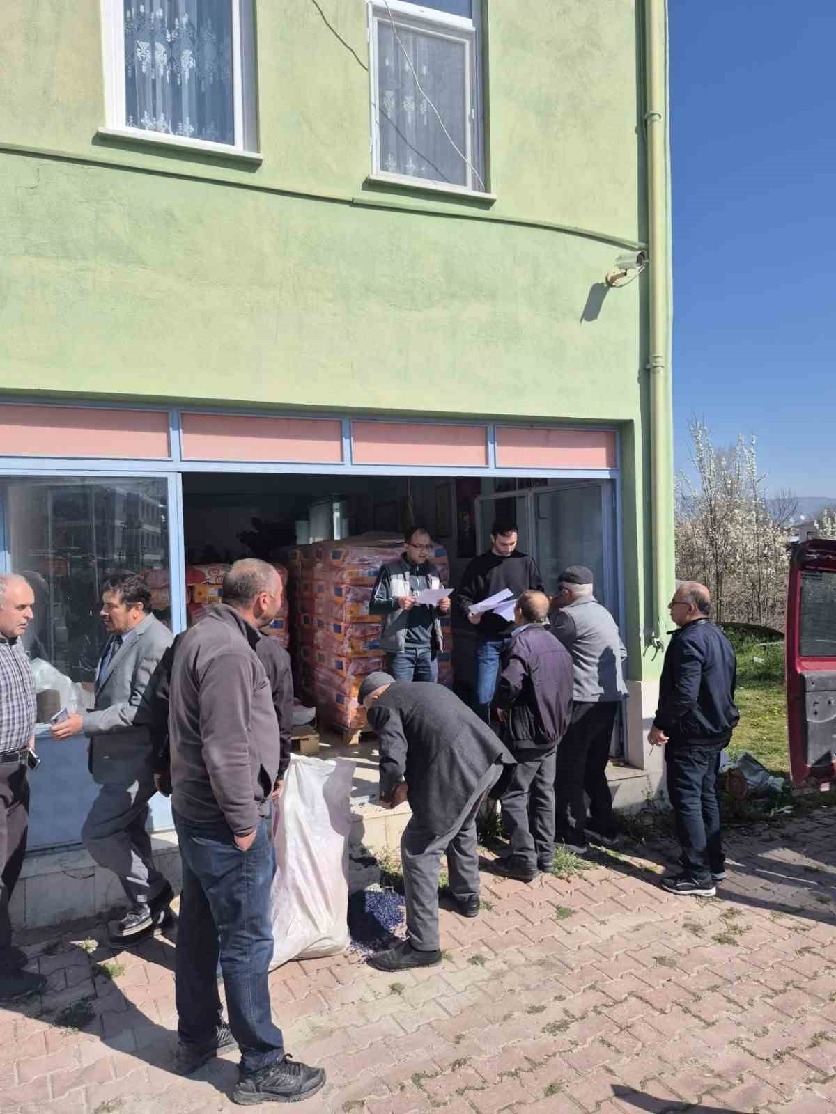 BİLECİK’TE 240 TORBA YAĞLIK AYÇİÇEĞİ TOHUMU ÜRETİCİLERE DAĞITILDI