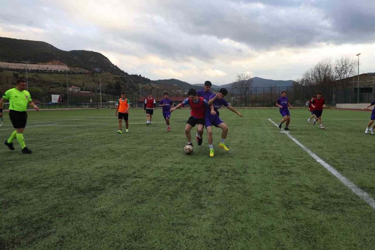 BİLECİK’TE 5X5 FUTBOL TURNUVASI BAŞLADI