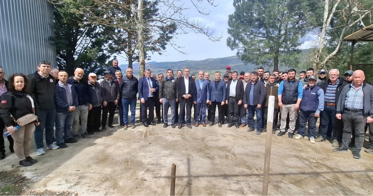 BİLECİK’TE GÜBRELEME VE BUDAMA EĞİTİMİ VERİLDİ