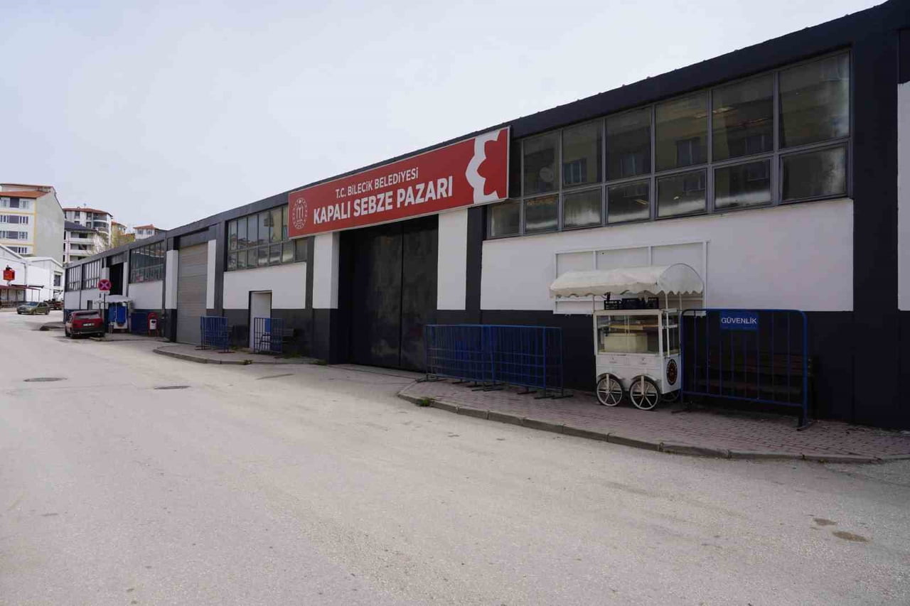 BİLECİK’TE KAPALI PAZAR ALANINDA BAKIM VE YENİLEME ÇALIŞMASI