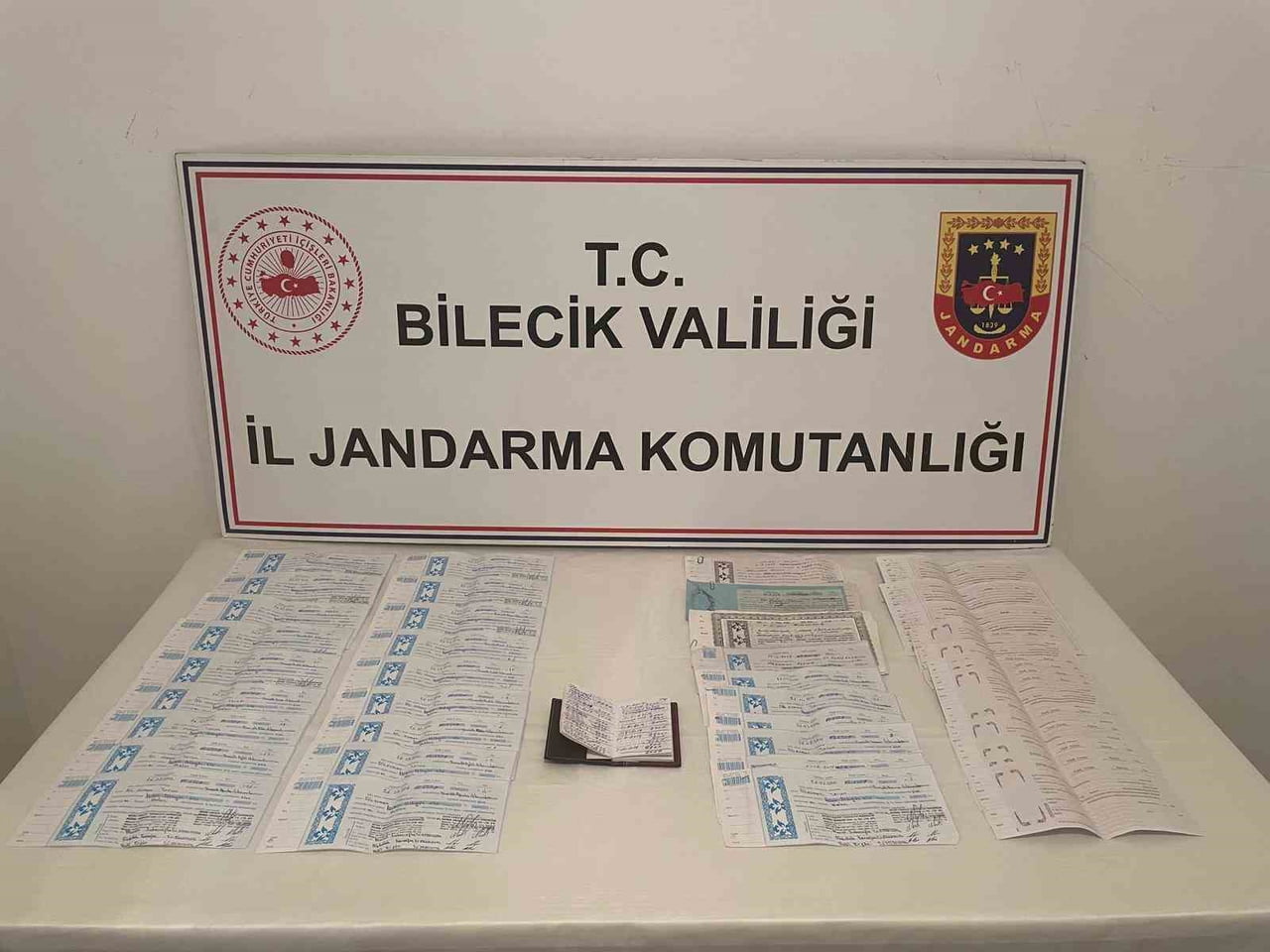 BİLECİK’TE TEFECİLİK OPERASYONUNDA 4 MİLYONA YAKIN SENET ELE GEÇİRİLDİ