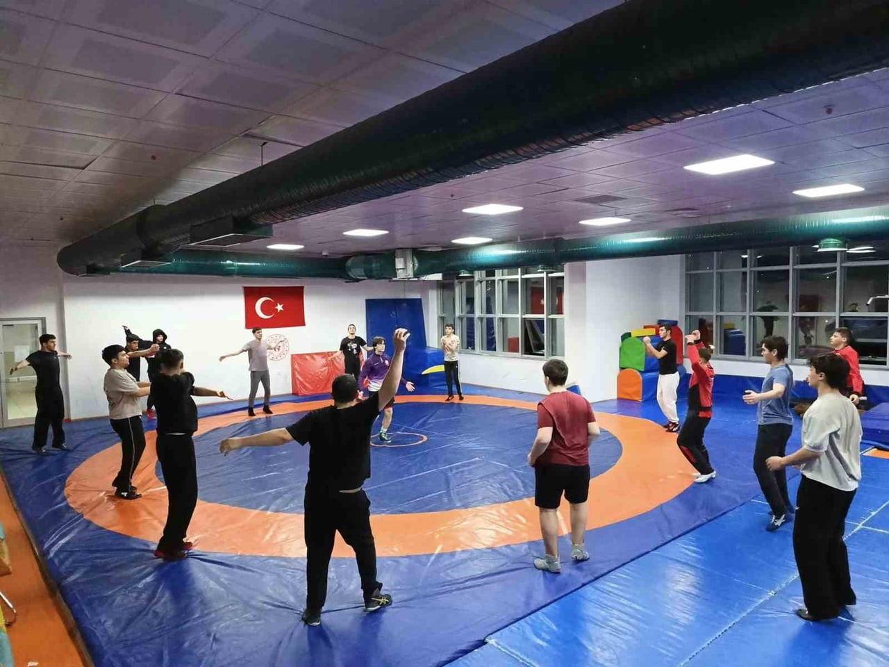 BİLECİKLİ GÜREŞÇİLER GELECEĞE HAZIRLANIYOR