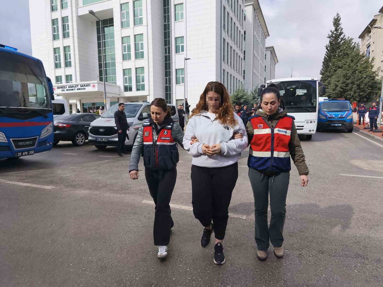 BİLİŞİM SİSTEMLERİNİ KULLANARAK NİTELİKLİ DOLANDIRICLIK SUÇU İŞLEDİĞİ TESPİT EDİLEN ŞAHISLARA...