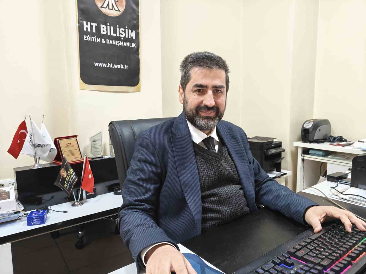 BİLİŞİM UZMANI HAKAN TOPUZOĞLU, YAPAY ZEKA ARACILIĞI İLE YAZILAN HUKUKİ DİLEKÇELERDE OLMAYAN KANUN...