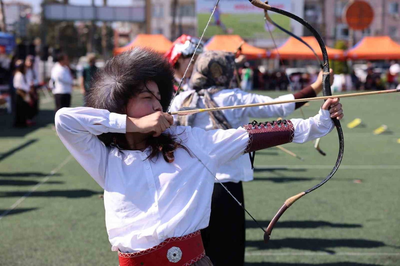 BİNLERCE YILLIK TÜRK KÜLTÜRÜNÜN ÖNEMLİ MİRASLARINDAN BİRİ OLAN GELENEKSEL OKÇULUK, MERSİN’DE...