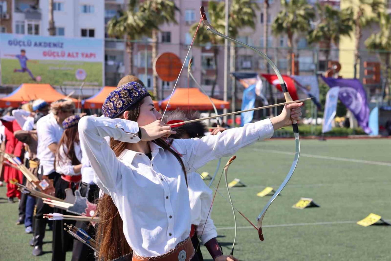 BİNLERCE YILLIK TÜRK KÜLTÜRÜNÜN ÖNEMLİ MİRASLARINDAN BİRİ OLAN GELENEKSEL OKÇULUK, MERSİN’DE...
