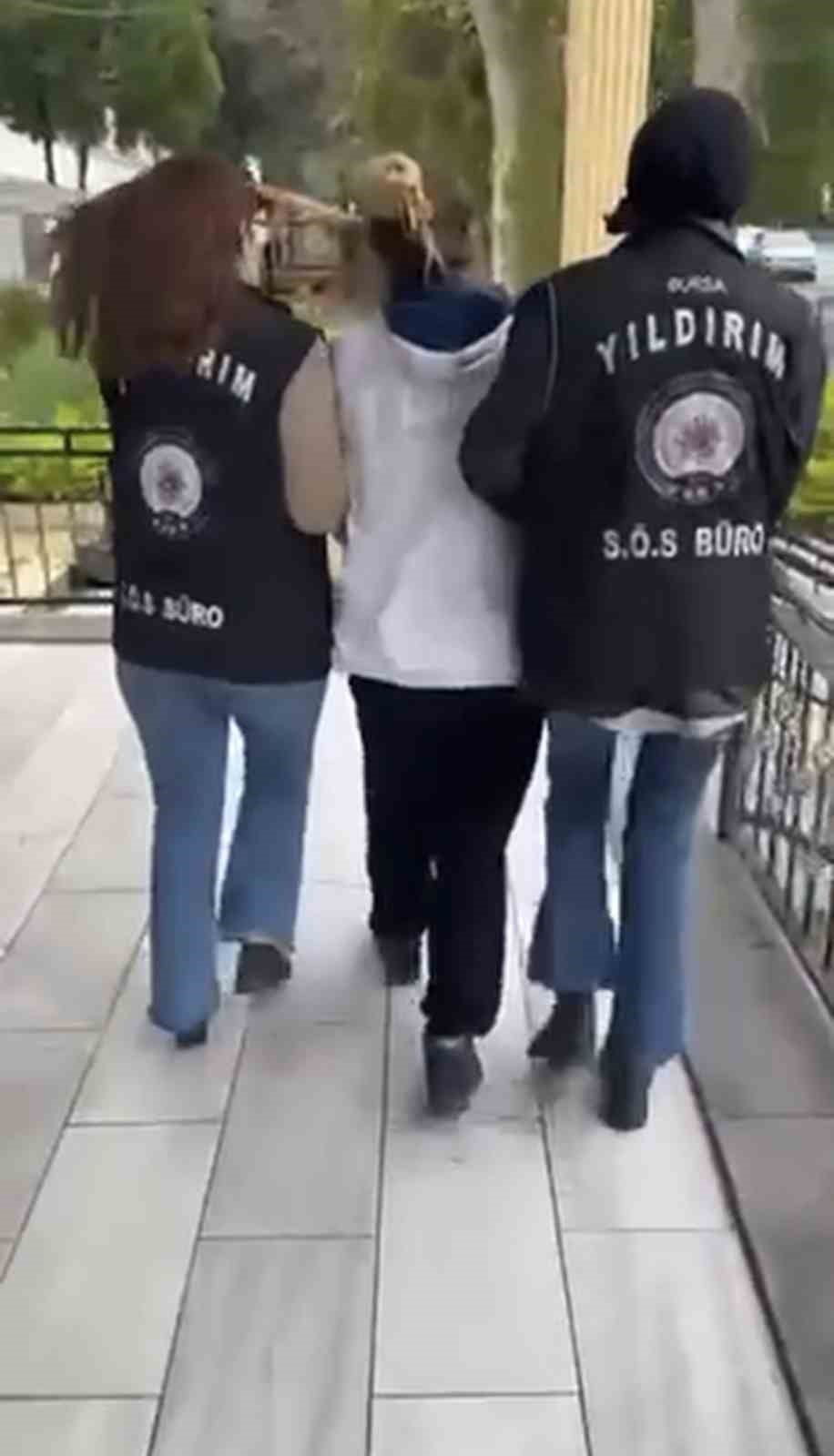 BİR ASIRDAN FAZLA HAPİS CEZASI İLE ARANIYORDU, BURSA POLİSİNDEN KAÇAMADI