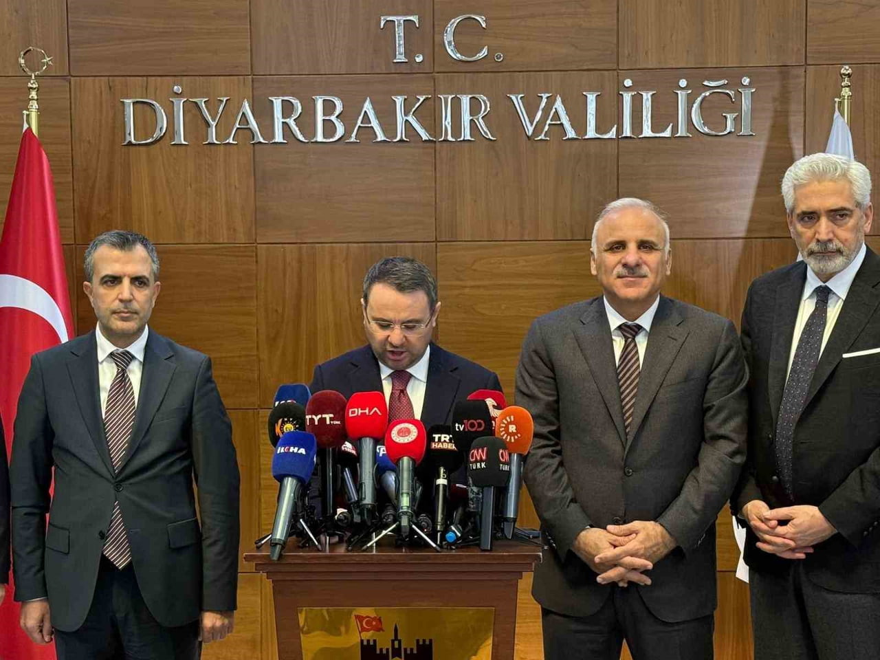 BİR DİZİ ZİYARETLERDE BULUNMAK ÜZERE DİYARBAKIR’A GELEN ADALET BAKANI AKIN GÜRLEK, ‘’BU COĞRAFYADA...