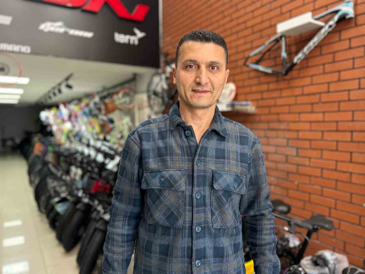 BİSİKLET İŞLETME SAHİBİ EZDİN KAPLAN, HER YIL OLDUĞU GİBİ BU YIL DA BAHAR MEVSİMİNİN GELİŞİYLE...