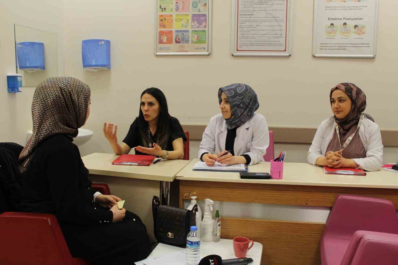 BİTLİS'İN TATVAN DEVLET HASTANESİNDE HİZMET VEREN GEBE OKULU’NDA YÜRÜTÜLEN EĞİTİM PROGRAMLARIYLA...