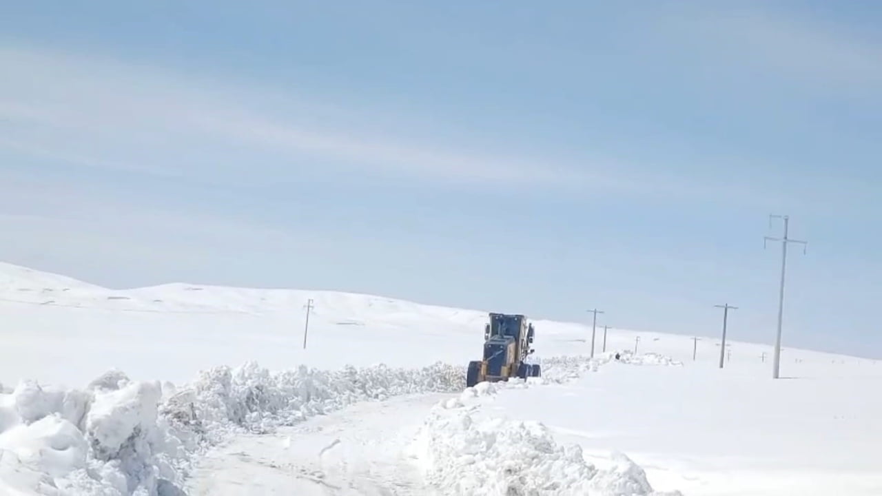 BİTLİS’İN ADİLCEVAZ İLÇESİNDE NİSAN AYININ ORTASINDA ETKİLİ OLAN YOĞUN KAR YAĞIŞI VE TİPİ...