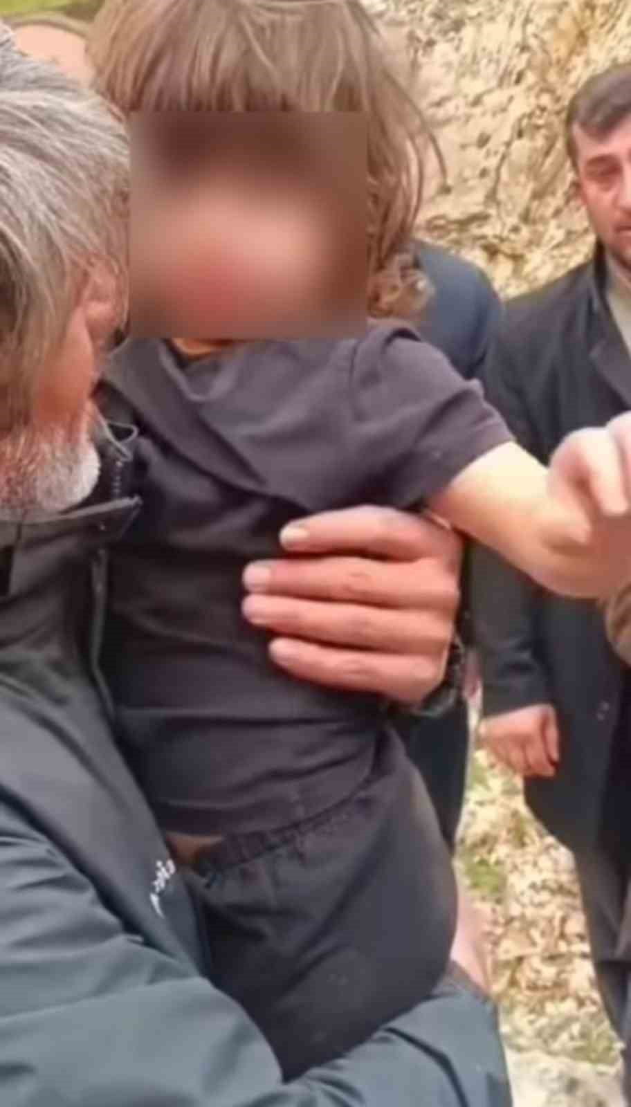 BİTLİS’İN HİZAN İLÇESİNE BAĞLI SAĞIRKAYA KÖYÜ’NDE DÜN AKŞAM SAATLERİNDE KAYBOLAN 4 YAŞINDAKİ RABİA...