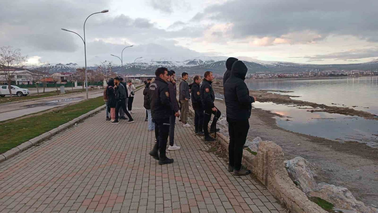 BİTLİS’İN TATVAN İLÇESİNDE AKŞAM SAATLERİNDE MEYDANA GELEN OLAYDA, AŞIRI ALKOLLÜ OLDUĞU...