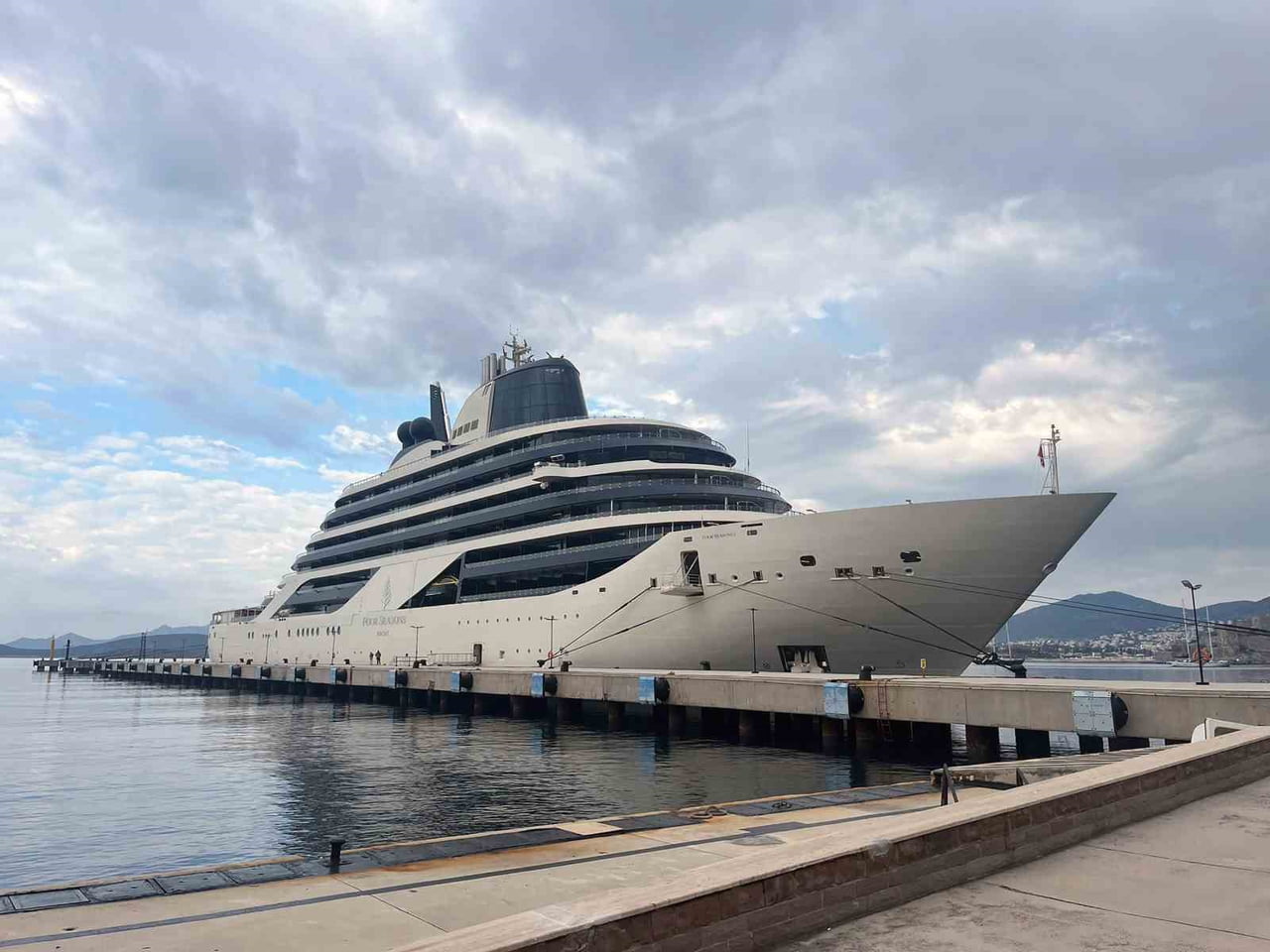 BODRUM LÜKS KRUVAZİYER GEMİSİ FOUR SEASONS 1’İ AĞIRLADI. MALTA BAYRAKLI VE 207 METRE UZUNLUĞUNDAKİ...