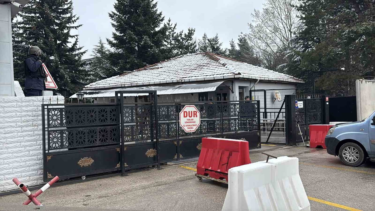 BOLU'DA, BELEDİYE BAŞKANI VE BOLSEV YÖNETİM KURULU BAŞKANI TANJU ÖZCAN İLE YÖNETİM KURULU ÜYESİ...