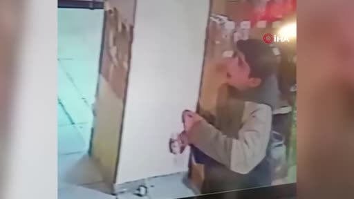 Bolu'da nefes borusuna yiyecek kaçan öğrenciyi, market sahibi Heimlich manevrasıyla böyle...