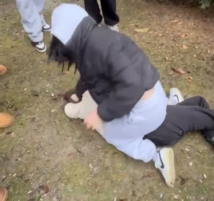 BOLU'DA OCAK AYINDA KIZ ÖĞRENCİNİN DARP EDİLDİĞİ KAVGAYA İLİŞKİN CEP TELEFONU GÖRÜNTÜLERİ İKİ AY...