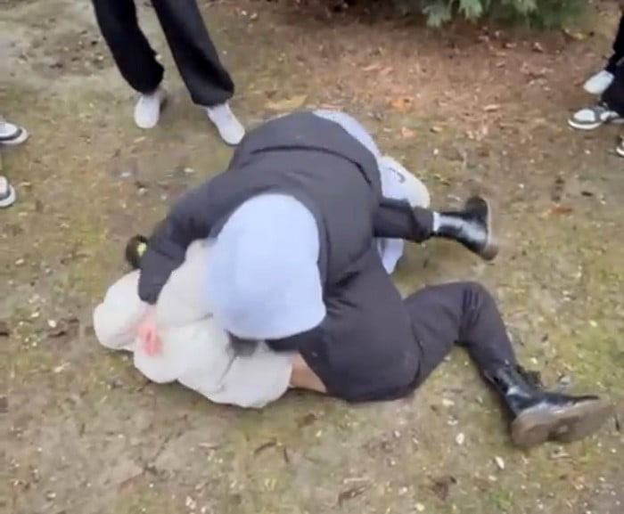 BOLU'DA OCAK AYINDA KIZ ÖĞRENCİNİN DARP EDİLDİĞİ KAVGAYA İLİŞKİN CEP TELEFONU GÖRÜNTÜLERİ İKİ AY...