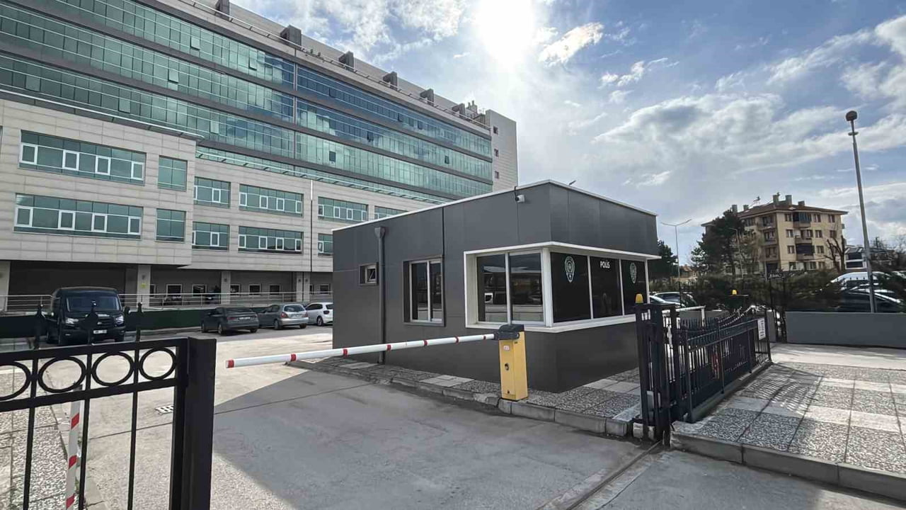 BOLU'DA SABAH SAATLERİNDE JANDARMA EKİPLERİ TARAFINDAN YAPILAN OPERASYONLA GÖZALTINA ALINAN 2 KİŞİ...