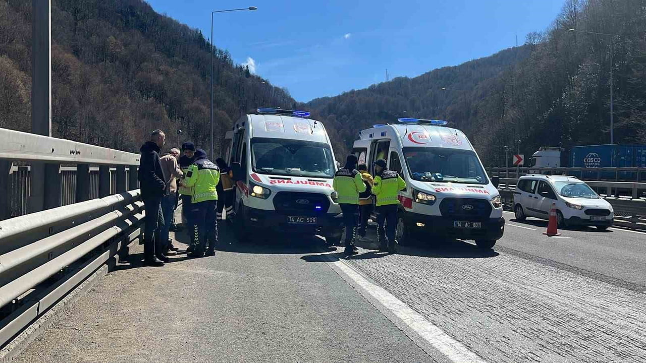 BOLU'DA TEM OTOYOLU’NDA TIR, KAMYON, HAFİF TİCARİ ARAÇ VE İKİ OTOMOBİLİN KARIŞTIĞI ZİNCİRLEME...