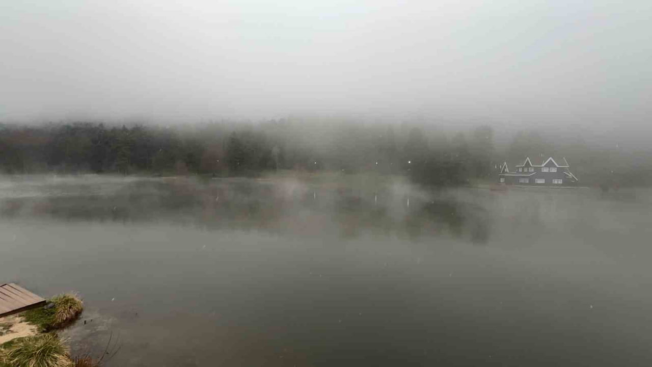 BOLU'NUN DOĞA HARİKASI GÖLCÜK TABİAT PARKI'NDA KAR YAĞIŞI ETKİSİNİ GÖSTERİYOR.