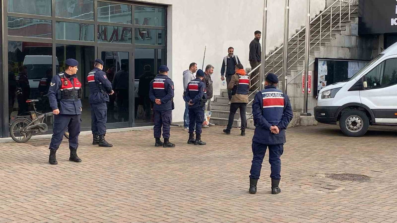 BOLU BELEDİYESİ’NE YÖNELİK YÜRÜTÜLEN ‘İCBAR SURETİYLE İRTİKAP’ SORUŞTURMASI KAPSAMINDA BELEDİYE...