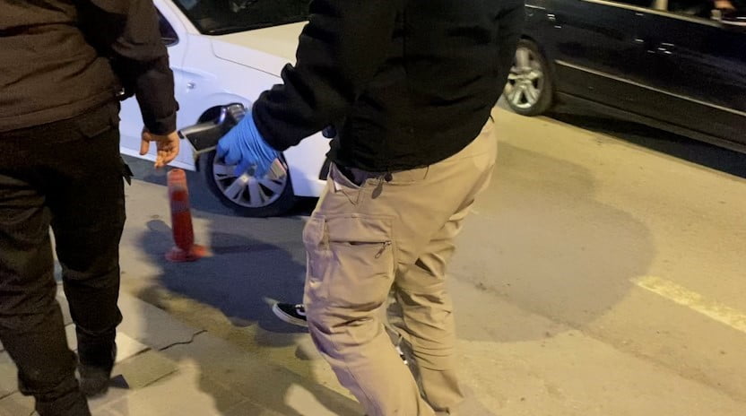 BOLU’DA ALACAK VERECEK MESELESİ NEDENİYLE KARŞI KARŞIYA GELEN İKİ GRUP ARASINDA ÇIKAN TARTIŞMADA...