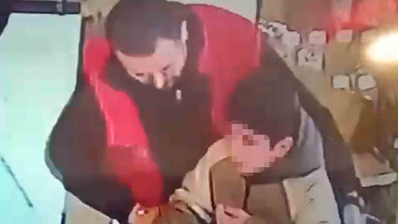 BOLU’DA YEDİĞİ NOODLE NEFES BORUSUNA KAÇAN ORTAOKUL ÖĞRENCİSİNİ, MARKET İŞLETMECİSİ HEİMLİCH...