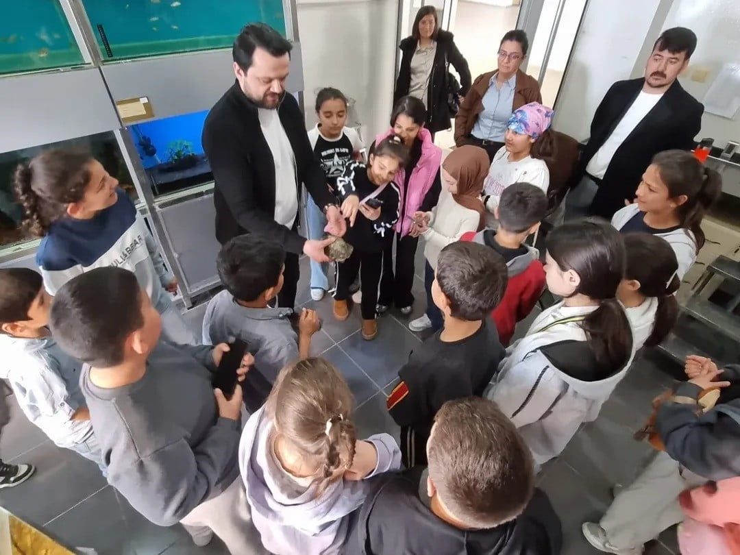 BOYABAT İLÇESİNDE ORTAOKUL ÖĞRENCİLERİ KENTİN TARİHİ, KÜLTÜREL VE BİLİMSEL MERKEZLERİNİ ZİYARET...