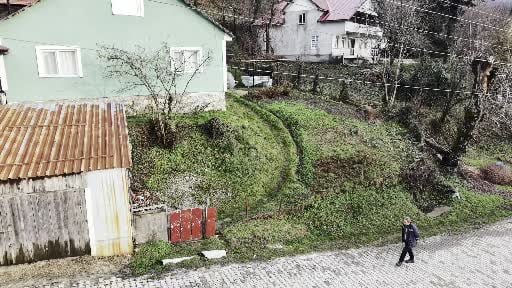 Bozulan kemençesini tamir ederken usta oldu