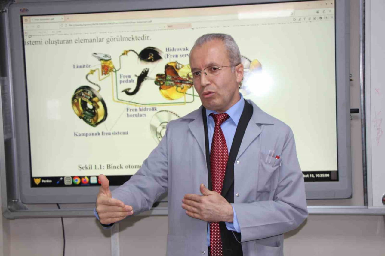 BU UĞURDA 55 YAŞINDA EMEKLİ OLABİLECEKKEN 65 YAŞINA KADAR ÇALIŞMAYI GÖZE ALDI. KPSS SINAVINA GİRİP...