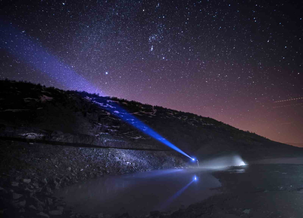 BUDAKLI KAPLICALARI, GECEYİ AYDINLATAN YILDIZLARLA GÜZEL GÖRÜNTÜLER OLUŞTURDU.