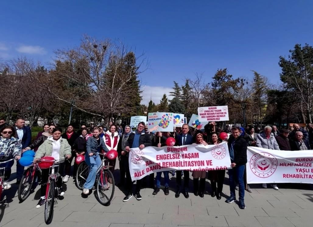 BURDUR'DA, ‘2 NİSAN OTİZM FARKINDALIK GÜNÜ’ DOLAYISIYLA YÜRÜYÜŞ DÜZENLENDİ.
