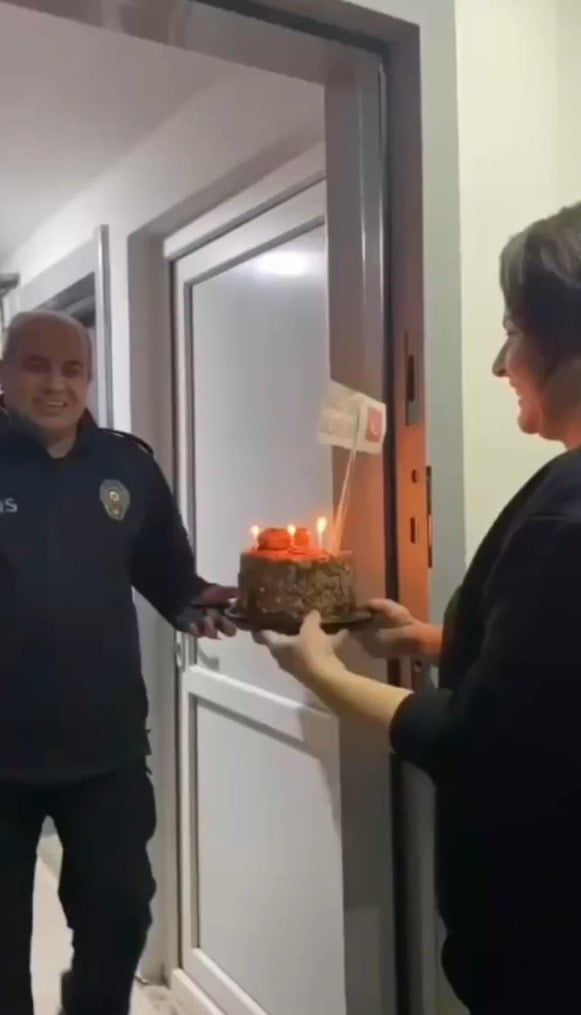 BURDUR'DA APARTMANLARINDA KAVGA OLDUĞUNA İHBARI DAİR İHBARDA BULUNAN ÜNİVERSİTE ÖĞRENCİLERİ, POLİS...