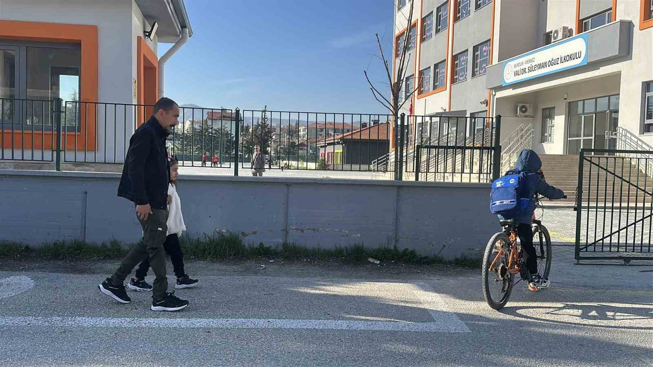 BURDUR'DA GEÇİRDİĞİ KAZA SONUCU BİR BACAĞINI KAYBEDEN ABDİL ARIK, HAYIRSEVERLERİN DESTEĞİYLE...