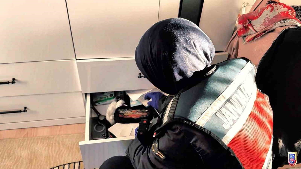 BURDUR'DA JANDARMA EKİPLERİ TARAFINDAN DÜZENLENEN TEFECİLİK OPERASYONUNDA YAKLAŞIK 27 MİLYON LİRA...