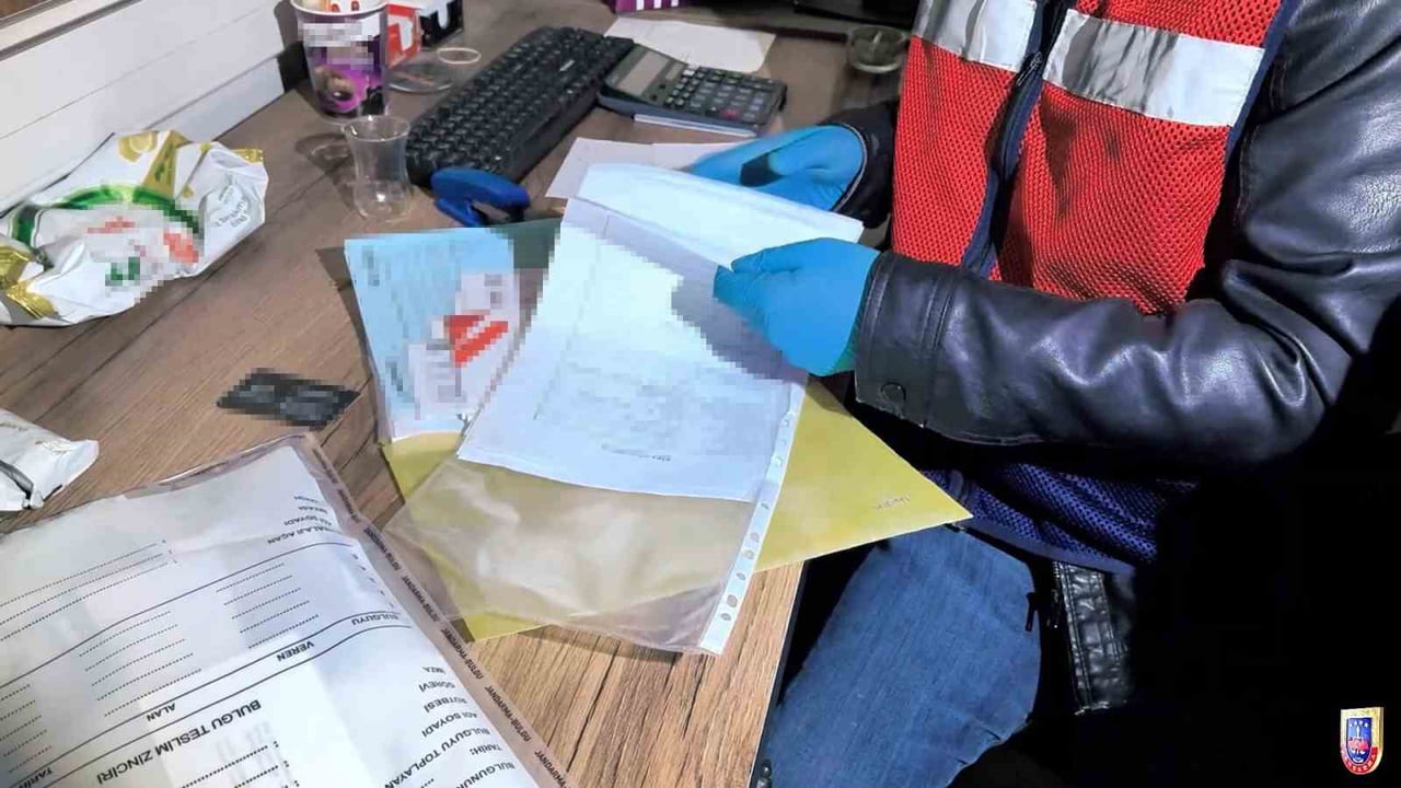 BURDUR'DA JANDARMA EKİPLERİ TARAFINDAN DÜZENLENEN TEFECİLİK OPERASYONUNDA YAKLAŞIK 27 MİLYON LİRA...