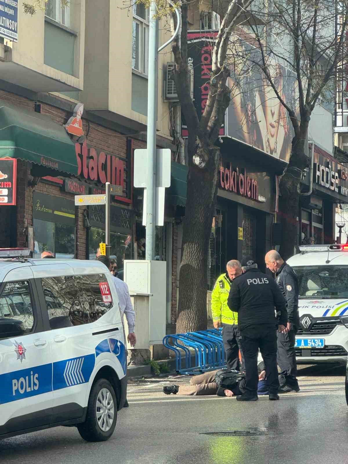 BURDUR'DA OTOMOBİLLE İLE ELEKTRİKLİ BİSİKLETİN ÇARPIŞMASI SONUCU MEYDANA GELEN TRAFİK KAZASINDA...