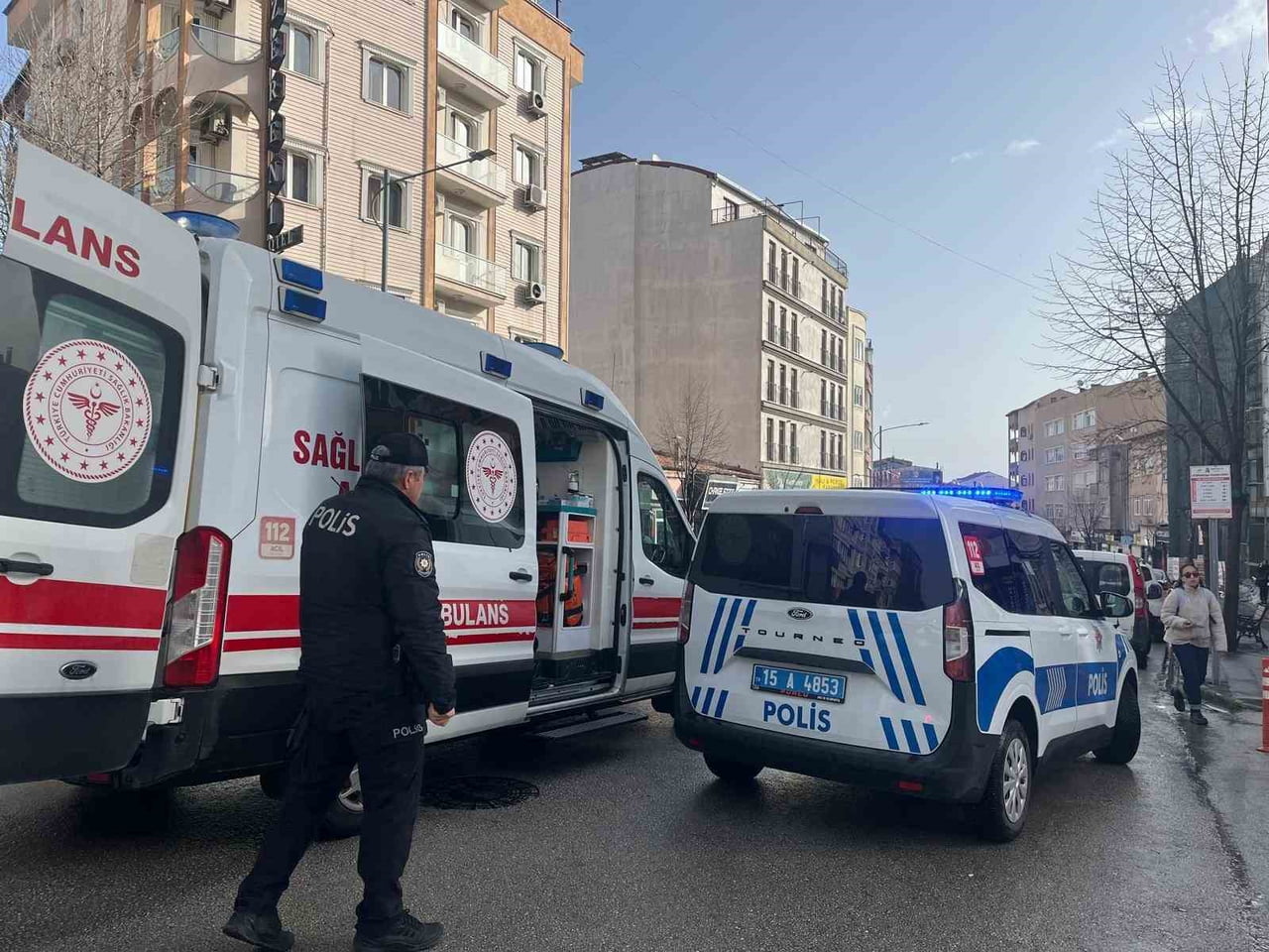 BURDUR'DA OTOMOBİLLE İLE ELEKTRİKLİ BİSİKLETİN ÇARPIŞMASI SONUCU MEYDANA GELEN TRAFİK KAZASINDA...