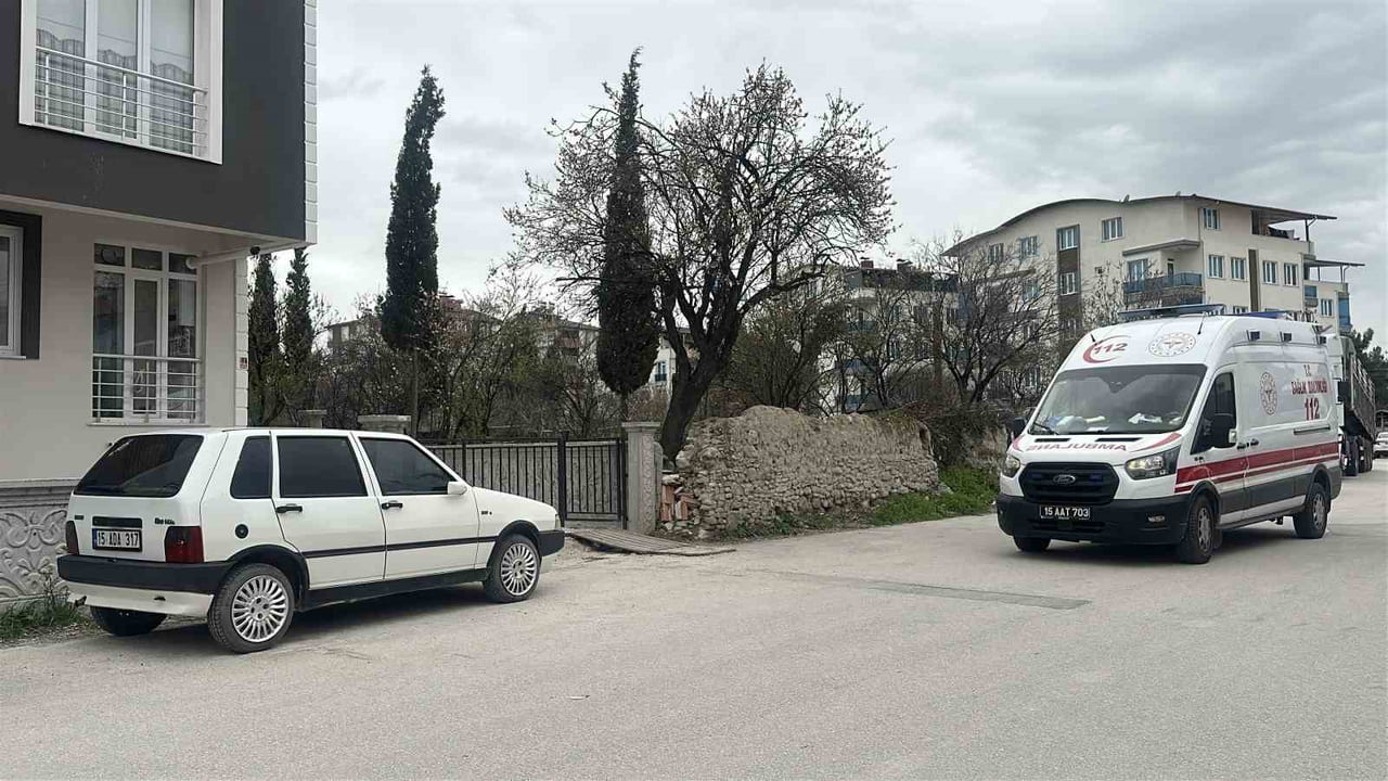 BURDUR'DA YAKINLARININ HABER ALAMADIĞI YALNIZ YAŞAYAN YAŞLI KADIN EVİNDE ÖLÜ BULUNDU.