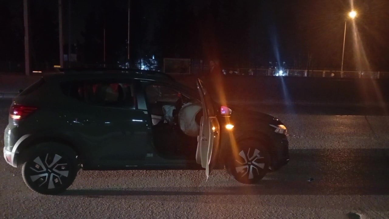 BURSA'DA ALKOLLÜ SÜRÜCÜNÜN NEDEN OLDUĞU KAZADA 2 ARAÇ HURDAYA DÖNDÜ, ŞANS ESERİ YARALANAN...